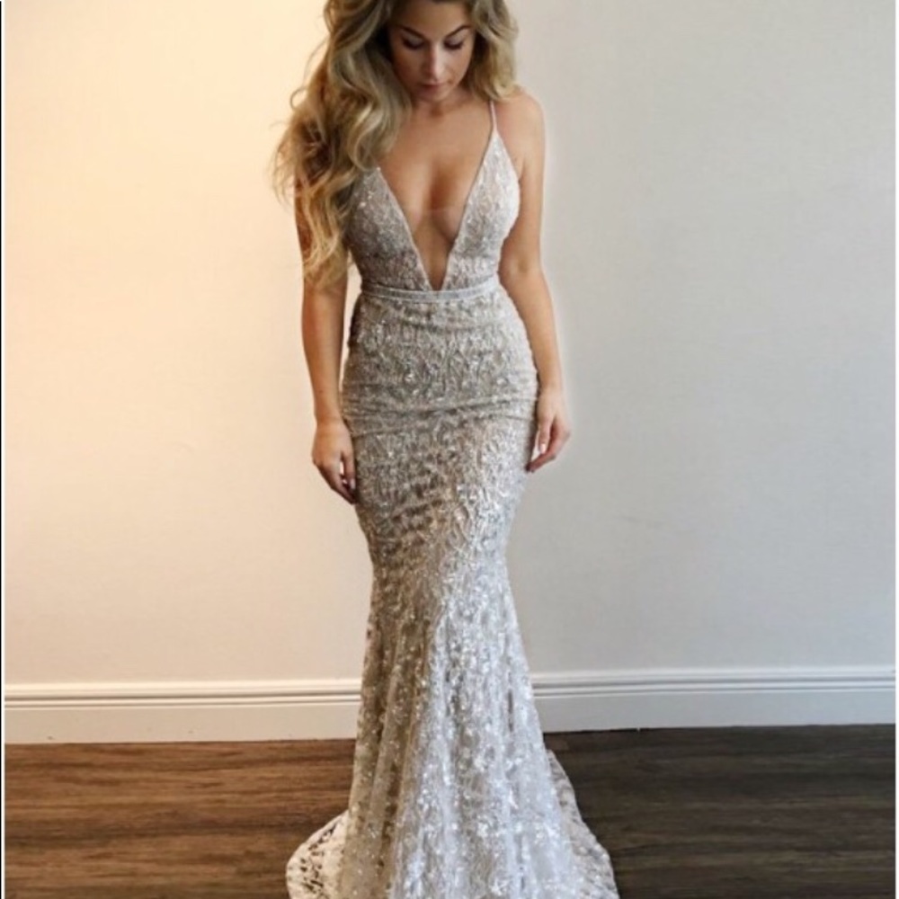 ISO PROM DRESSES‼️😍 - Picture 3 of 8